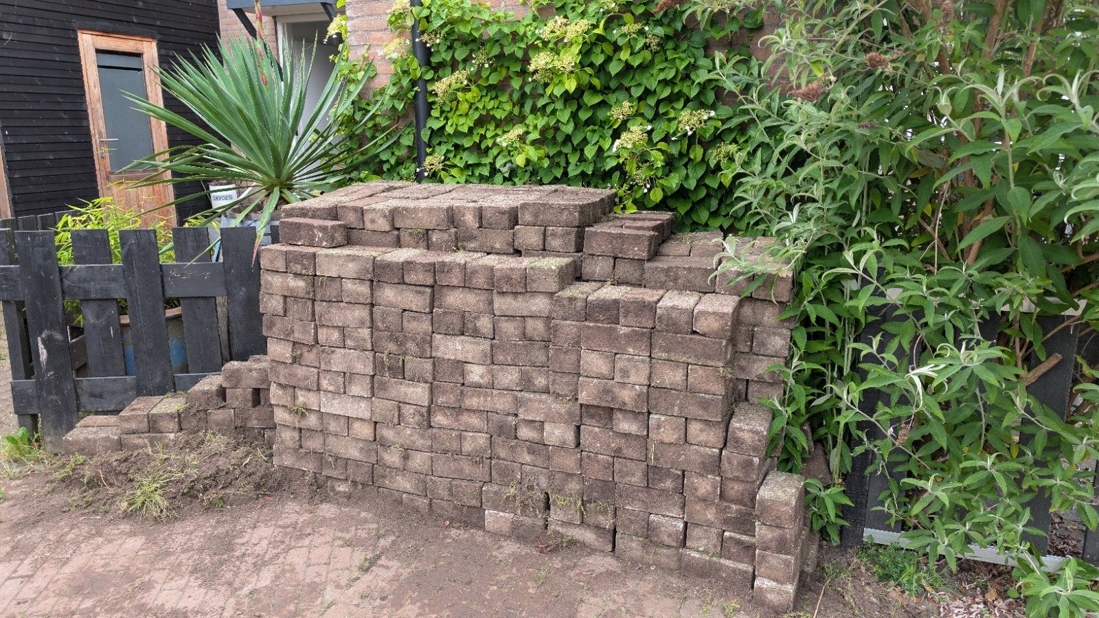 Betonklinkers grijs 22m2 /maat 20x10x7 cm incl krat bier bij, Tuin en Terras, Tegels en Klinkers, Ophalen