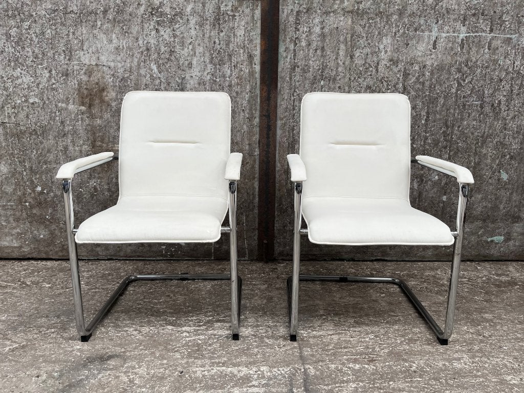 ICF Italie showmodel stoelen - 2 stuks € 75,-, Ophalen of Verzenden, Gebruikt, Kunststof, Twee