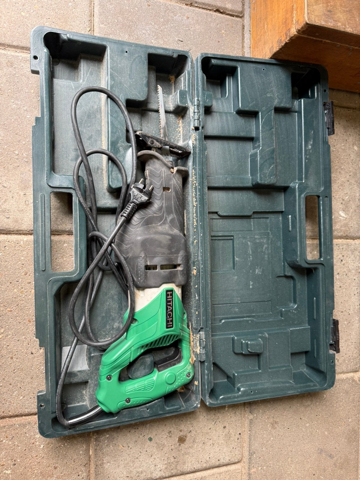 Hitachi reciprozaag, Doe-het-zelf en Verbouw, Ophalen, 70 mm of meer, 600 tot 1200 watt, Zo goed als nieuw