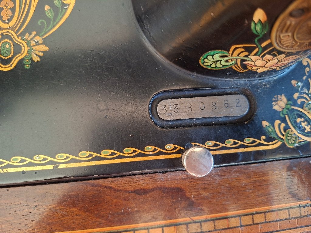 Antieke handslinger naaimachine, Ophalen