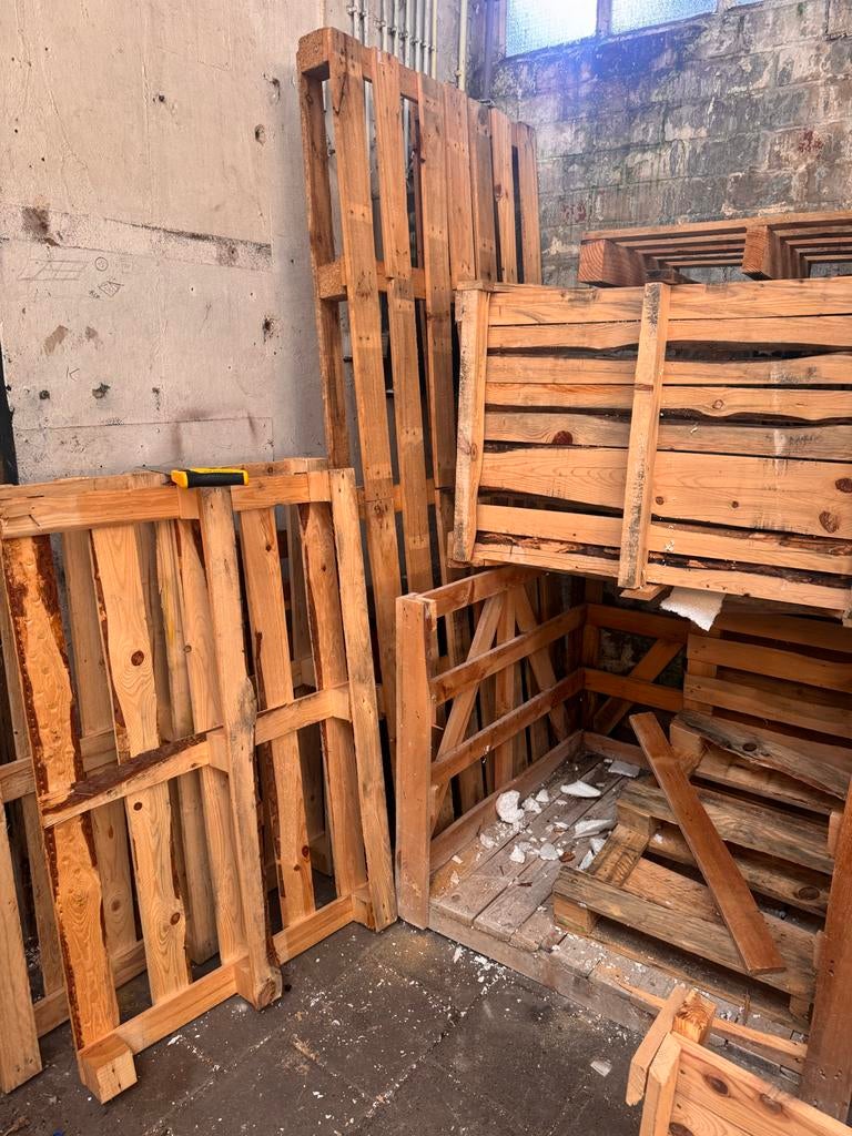 Gratis Pallet Hout (deels verzaagd) - Droog - Haarlem, Ophalen, Gebruikt, Pallet