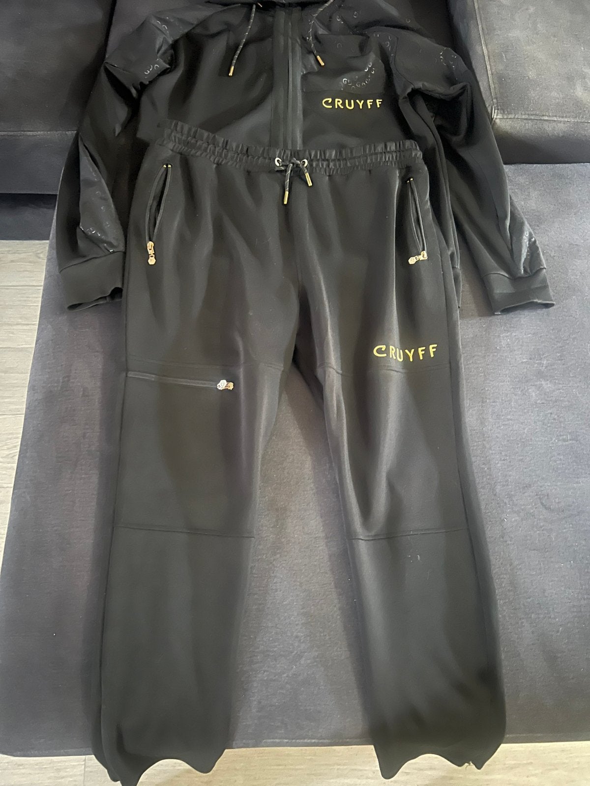 Cruyff pak, Ophalen of Verzenden, Zo goed als nieuw, Maat 56/58 (XL), Zwart