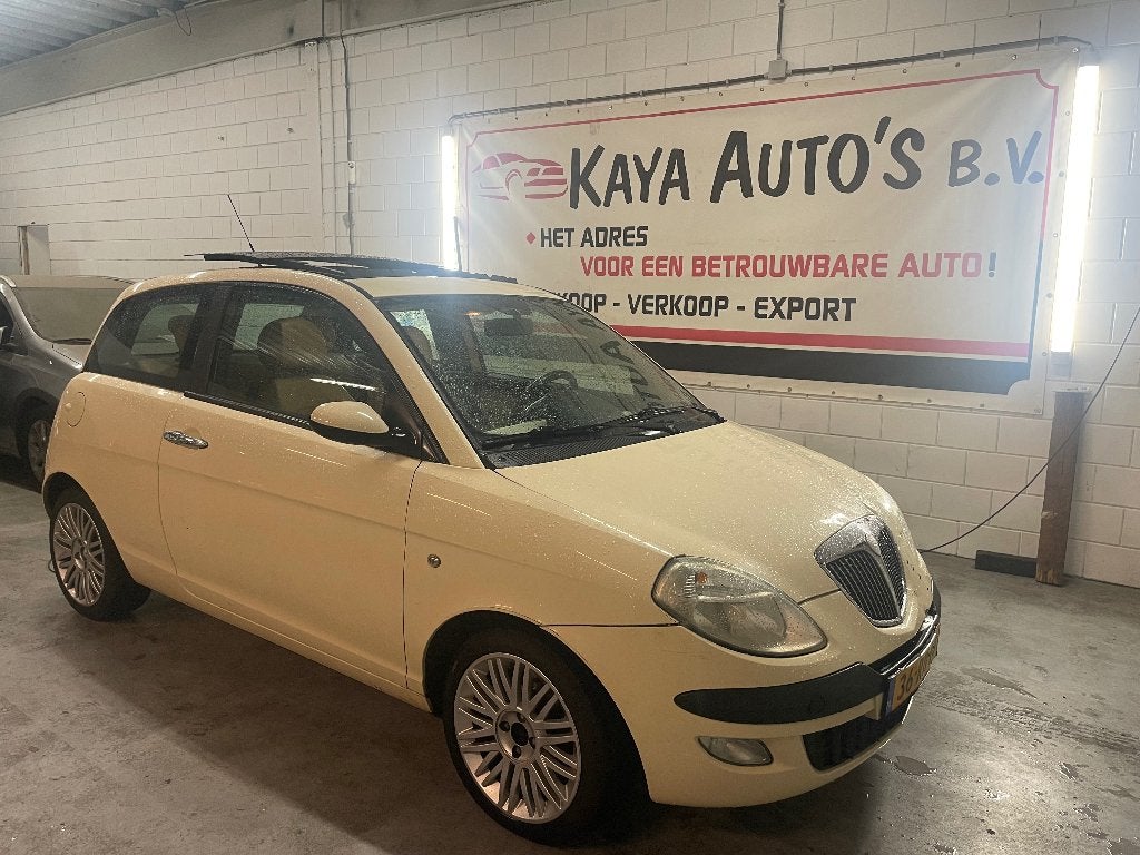 Lancia Ypsilon 1.4 16V PANO AIRCO, Auto's, Lancia, 15 km/l, 40 €/maand, 400 kg, Wit