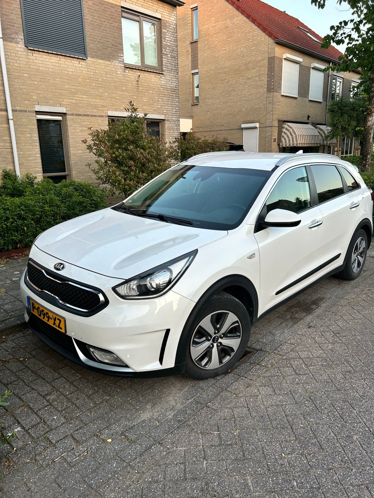 Kia Niro 1.6 GDi Hybride 141pk trekhaak dealer onderhouden, Zwart, 1580 cc, Leder en Stof, Wit