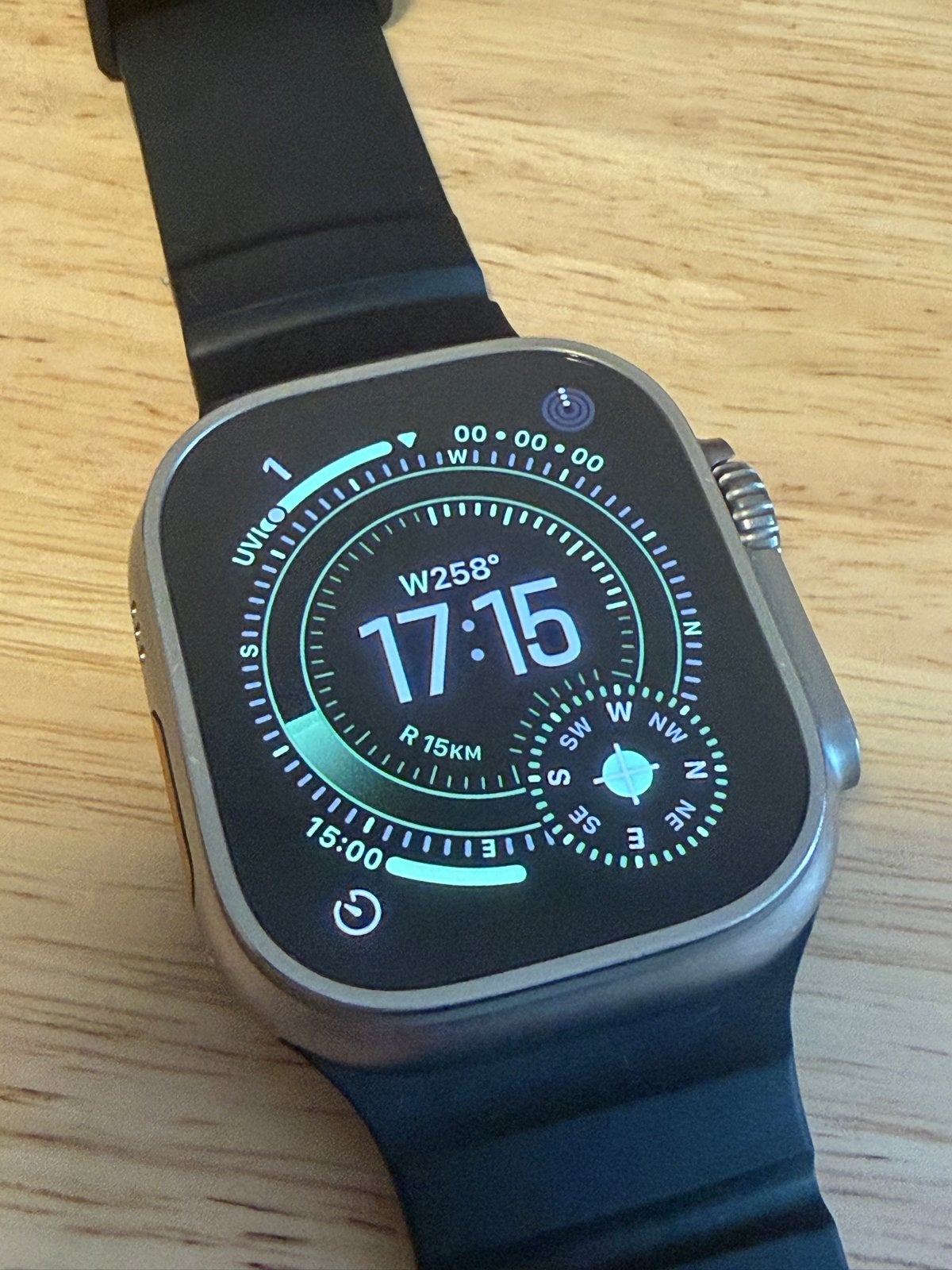 Apple Watch Ultra 1 met extra bandje en oplaadkabel