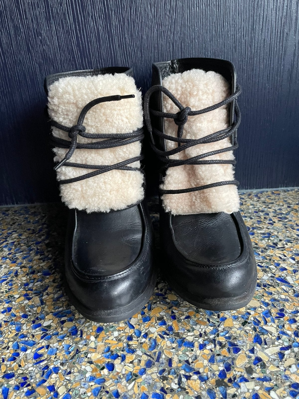 Laarsjes Ugg, Kleding | Dames, Schoenen, Ophalen of Verzenden, Zo goed als nieuw, Zwart