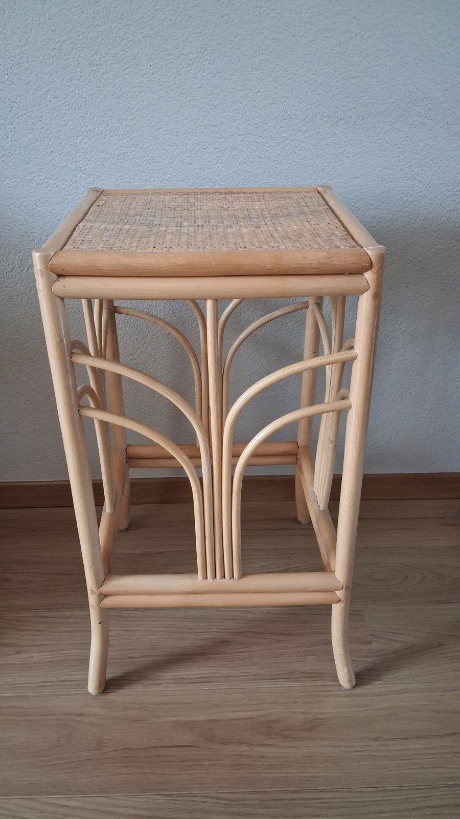Rotan Bamboe tafeltje bijzettafel plantentafeltje, Huis en Inrichting, Ophalen, Zo goed als nieuw, Vierkant, Hout