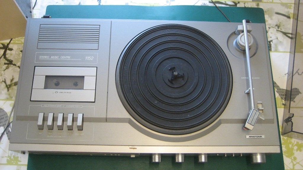 Werkende Aristona Radio-Pickup en Cassettedeck + beschermkap, Ophalen of Verzenden, Refurbished