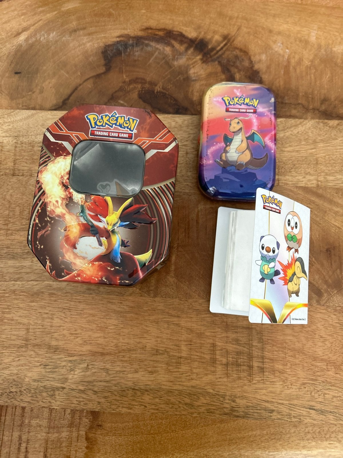 Pokémon TCG Blikken en mapje- Incineroar, Dragonite, Dial, Ophalen of Verzenden, Gebruikt, Meerdere kaarten