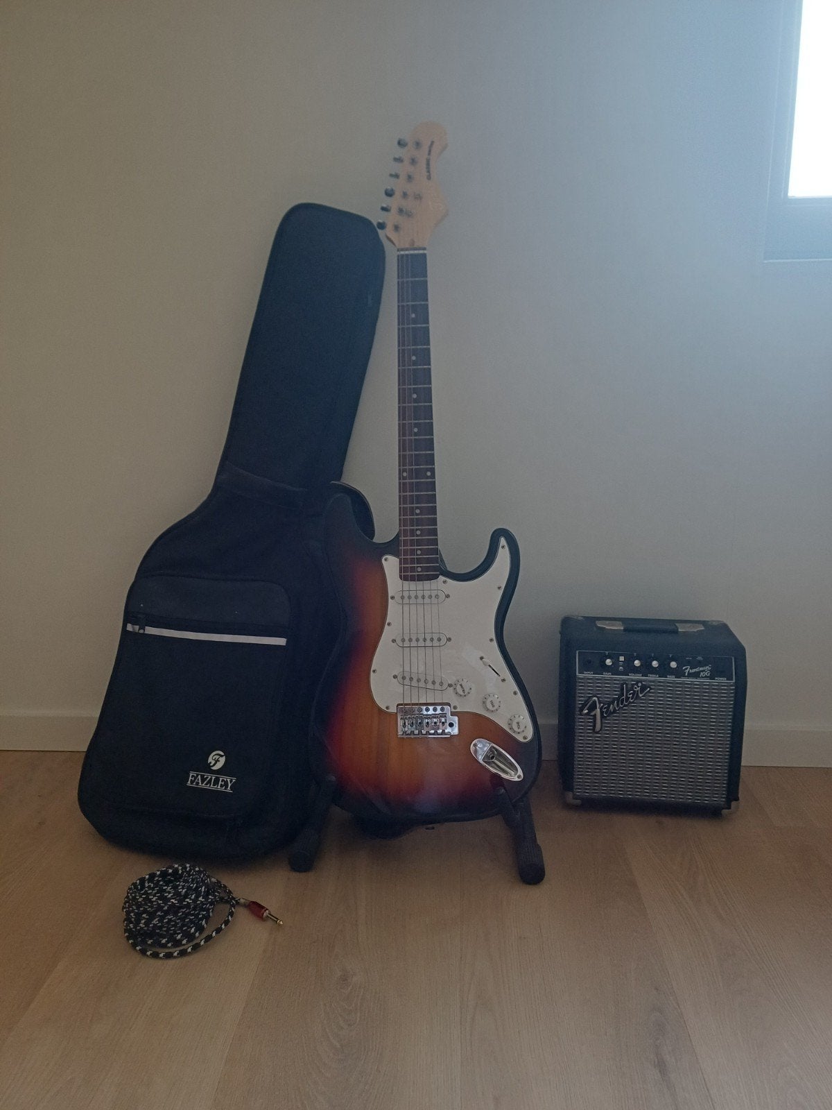 Fazley Classic Series elektrische gitaar+Fender Frontman 10G, Met versterker, Zo goed als nieuw, Solid body, Ophalen