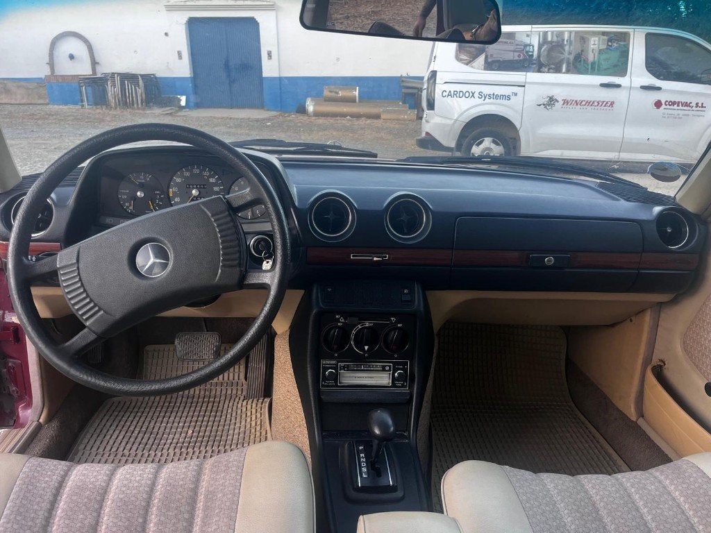 Mercedes 280E, bouwjaar 1976, 100 % roestvrij en rijklaar, foto 2