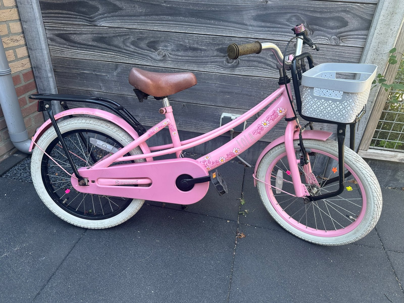 Popal Lola meisjesfiets 18 inch - Roze met bloemen, Fietsen en Brommers, Ophalen, Terugtraprem, Gebruikt, Handrem