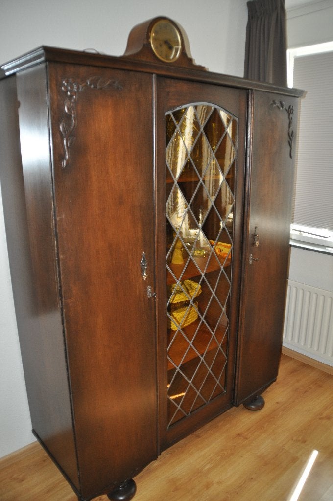 oude hanglegkast jaren 50 kleur donker hout glas in lood, Met deur(en), Gebruikt, 100 tot 150 cm, Glas