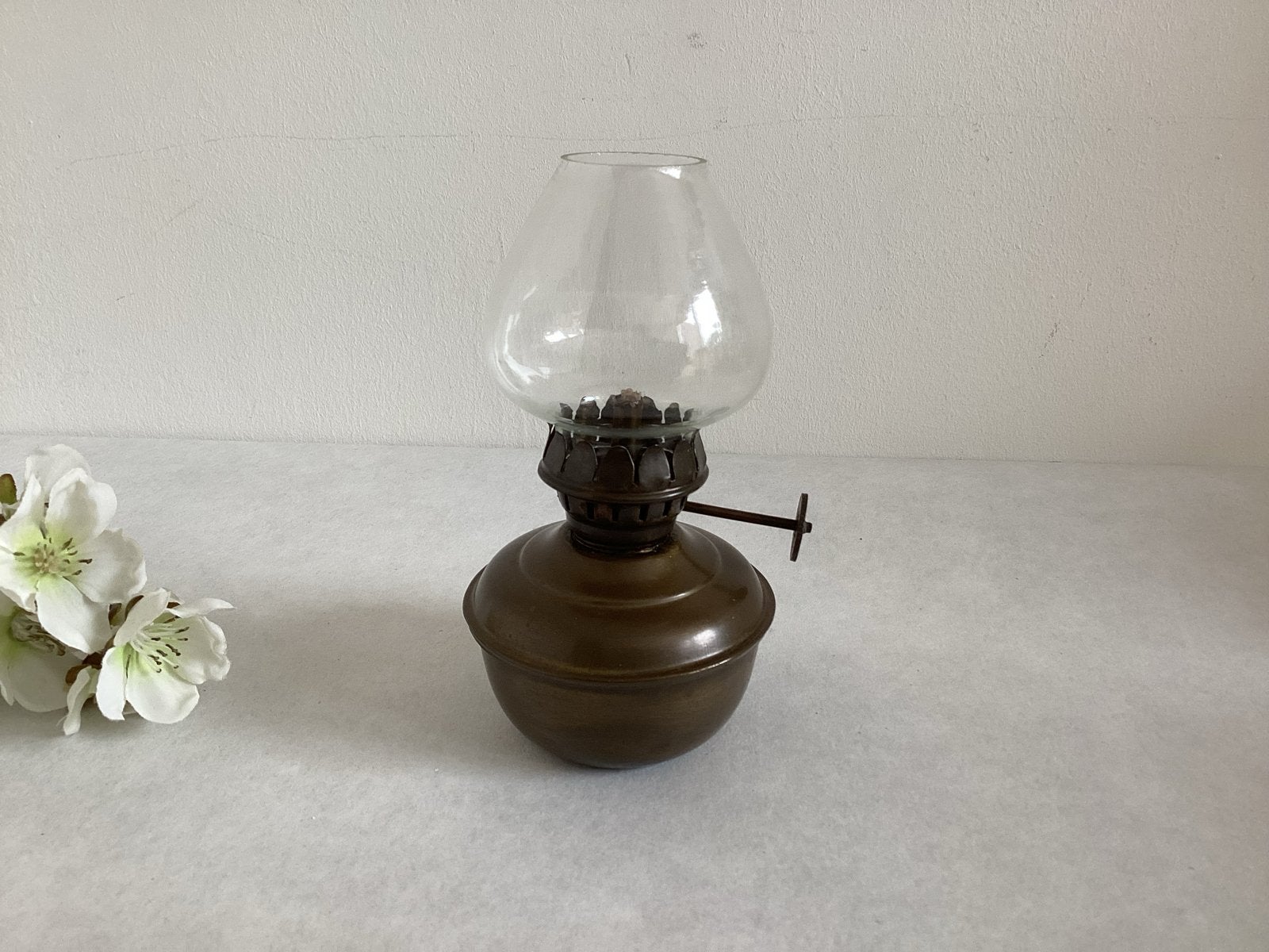 Antieke messing olielamp - 13 cm hoog, Antiek en Kunst, Antiek | Lampen, Ophalen of Verzenden