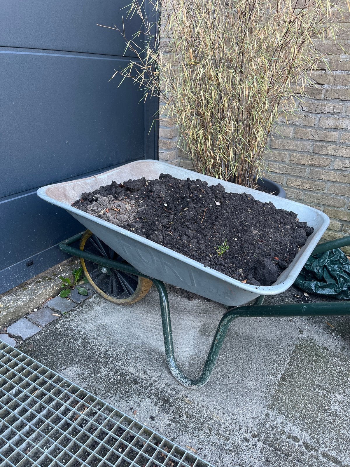 Tuinaarde - gratis af te halen exclusief kruiwagen, Ophalen, Tuinaarde