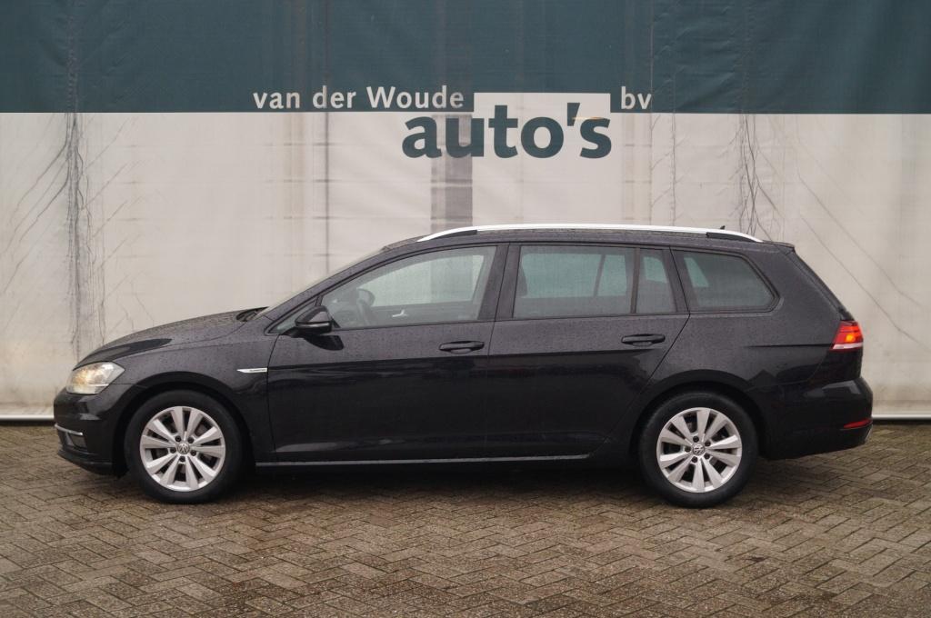 Volkswagen Golf Variant 1.5 TSI 130pk Comfortline Business -, Voorwielaandrijving, 4 cilinders, Alcantara, Zwart