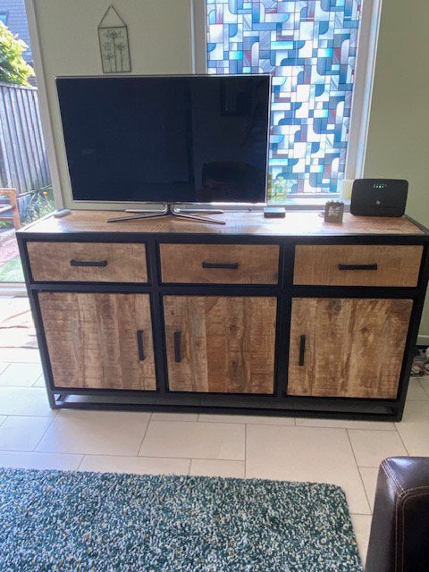Dressoir mangohout met staal, 150 tot 200 cm, Met lade(s), Zo goed als nieuw, 25 tot 50 cm