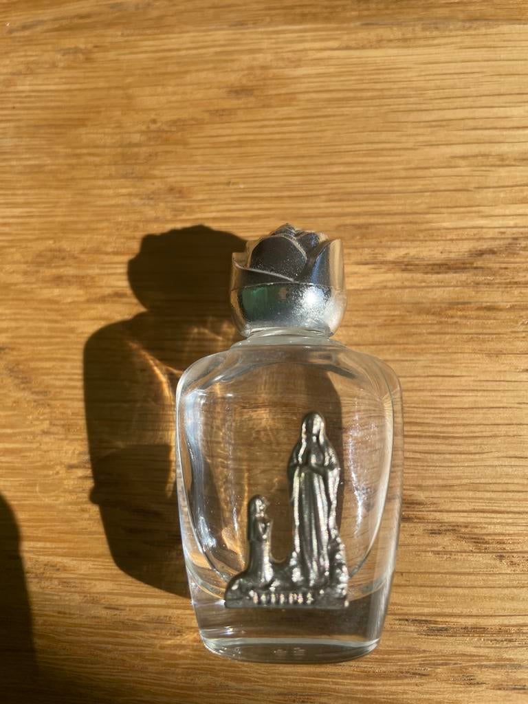 Heilig water flesje Lourdes met roos dop, Antiek en Kunst, Antiek | Religie, Ophalen