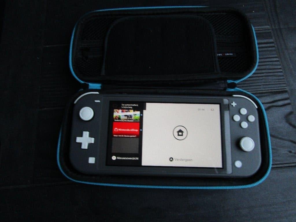 Nintendo switch lite met spellen, Spelcomputers en Games, Spelcomputers | Nintendo Switch Lite, Ophalen, Zo goed als nieuw, Met beschermhoes of tas