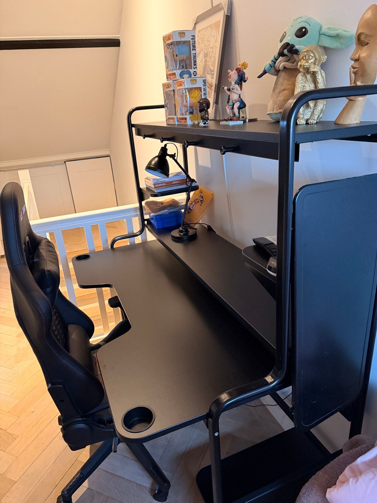 Ikea Fredde bureau en Jysk Nibe gamestoel, Ophalen, Zwart, Metaal, Kabelgoot