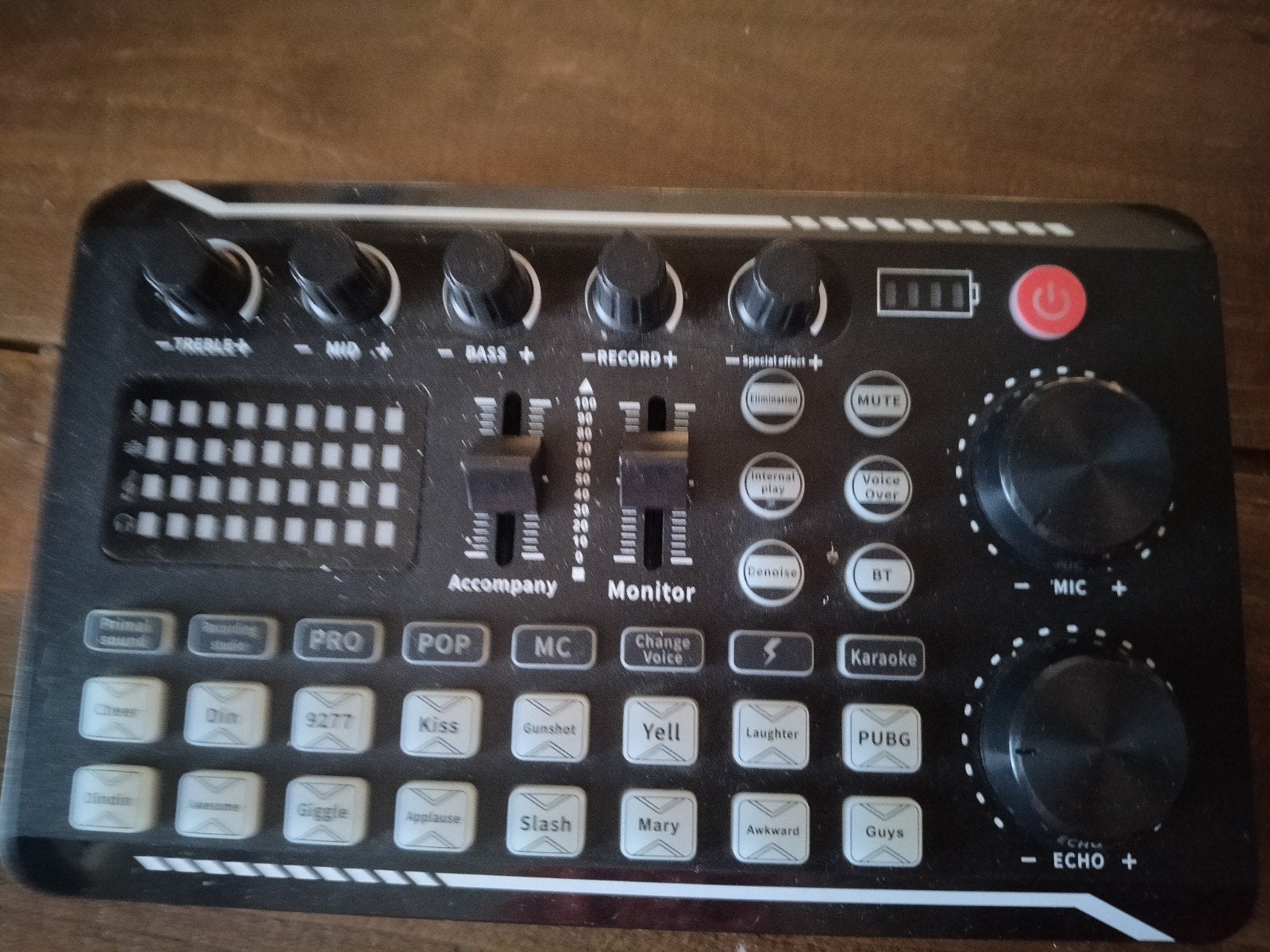 V8S Geluidskaart voor Streaming en Karaoke, Ophalen of Verzenden, Gebruikt, Minder dan 5 kanalen, Microfooningang