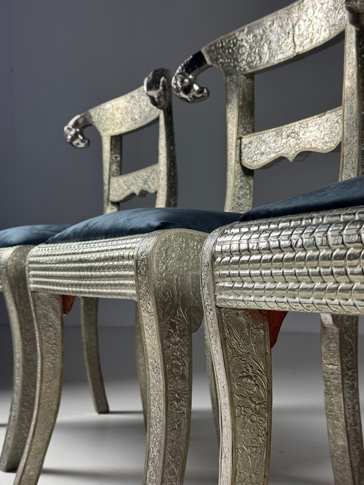 Indian Dowry stijl stoelen vintage, Huis en Inrichting, Stoelen, Ophalen, Zo goed als nieuw, Bruin, Stof