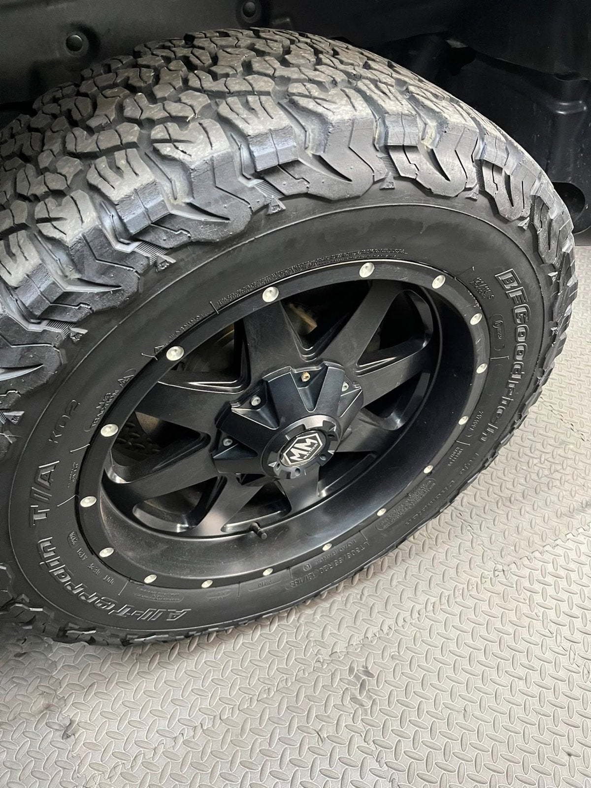 Jeep Wrangler 2022 20 inch Mayhem velgen met sensoren, Auto-onderdelen, Banden en Velgen, Ophalen, Gebruikt, Velg(en), All Season