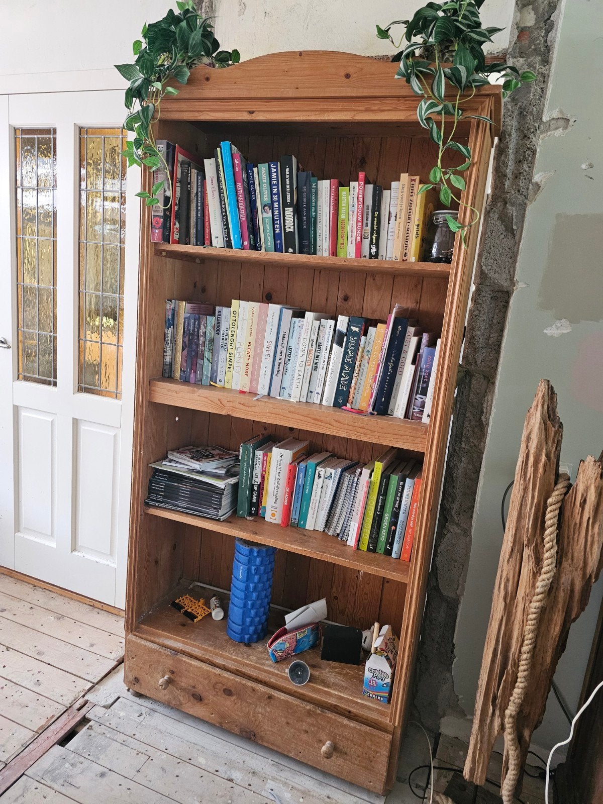 Massief grenen boekenkast met lade - landelijke stijl, Ophalen, Met plank(en), Gebruikt, 50 tot 100 cm