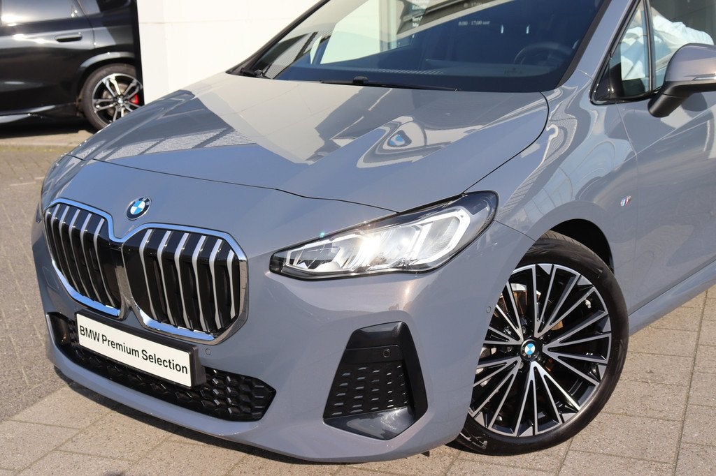 BMW 2 Serie Active Tourer 220i M Sport Automaat / Trekhaak /, Gebruikt, 156 pk, Met garantie (alle), Bedrijf