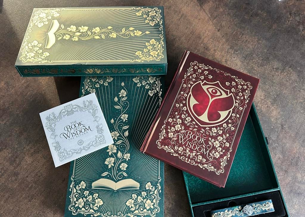 Boek Tomorrowland 2019 / The Book of Wisdom, Boeken, Ophalen of Verzenden, Zo goed als nieuw