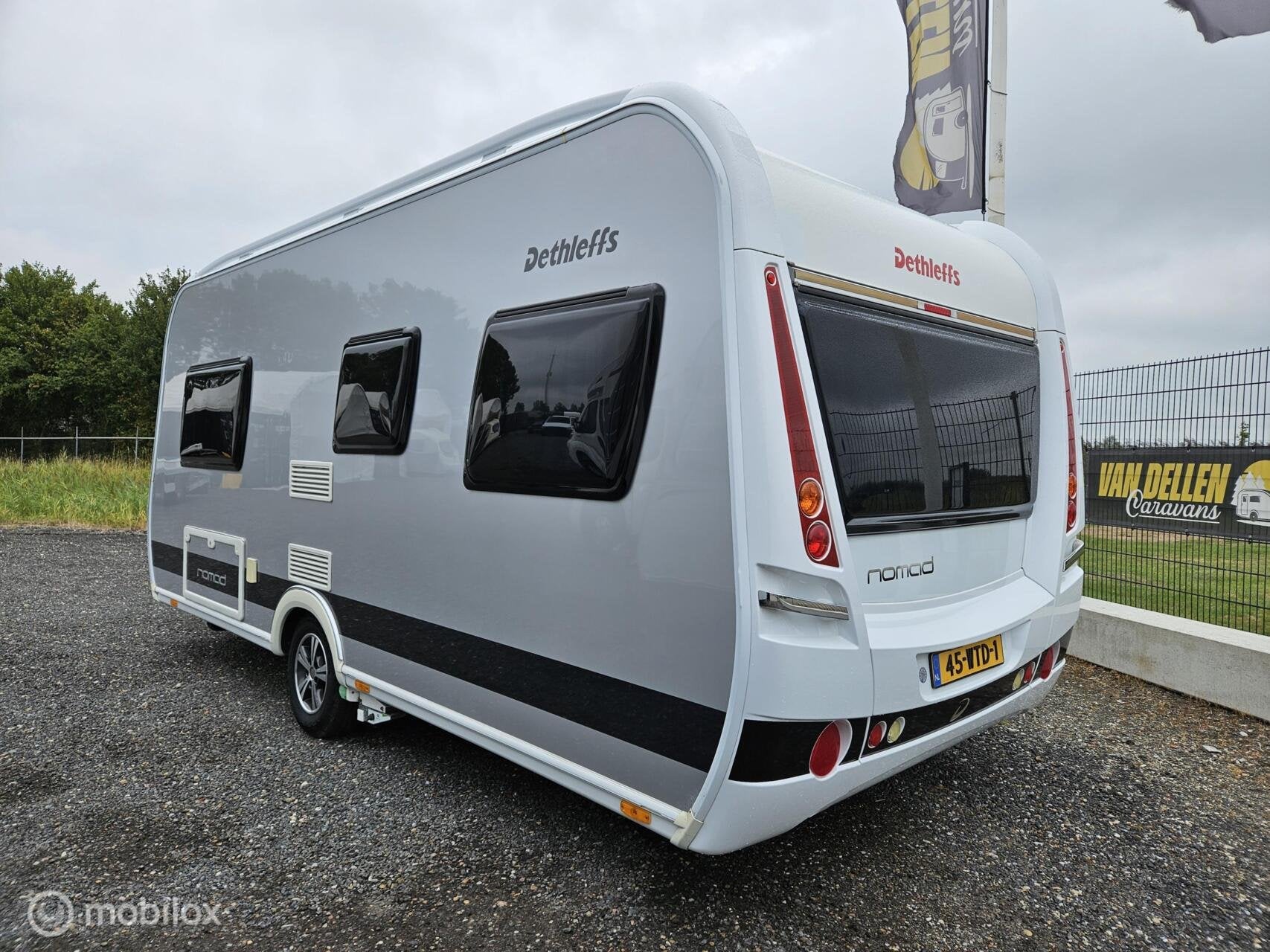 DETHLEFFS NOMAD 470 FR|LUXE|VLOERVERWARMING|MOVER|ATC|VOORTE, 7 tot 8 meter, Bedrijf, Dethleffs, Schokbreker