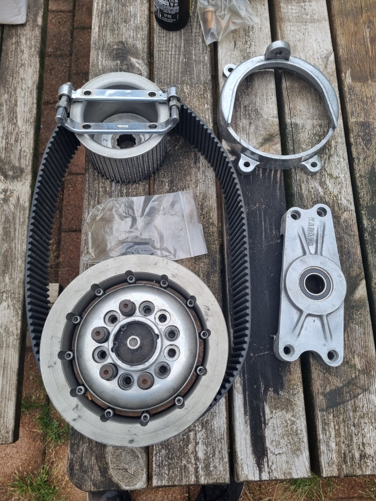 Karata primaire aandrijving voor Harley-Davidson, Ophalen