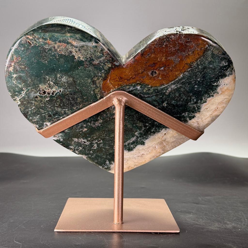 Roze amethist hart met mos agaat op standaard, Verzamelen, Mineralen en Fossielen, Ophalen of Verzenden, Mineraal