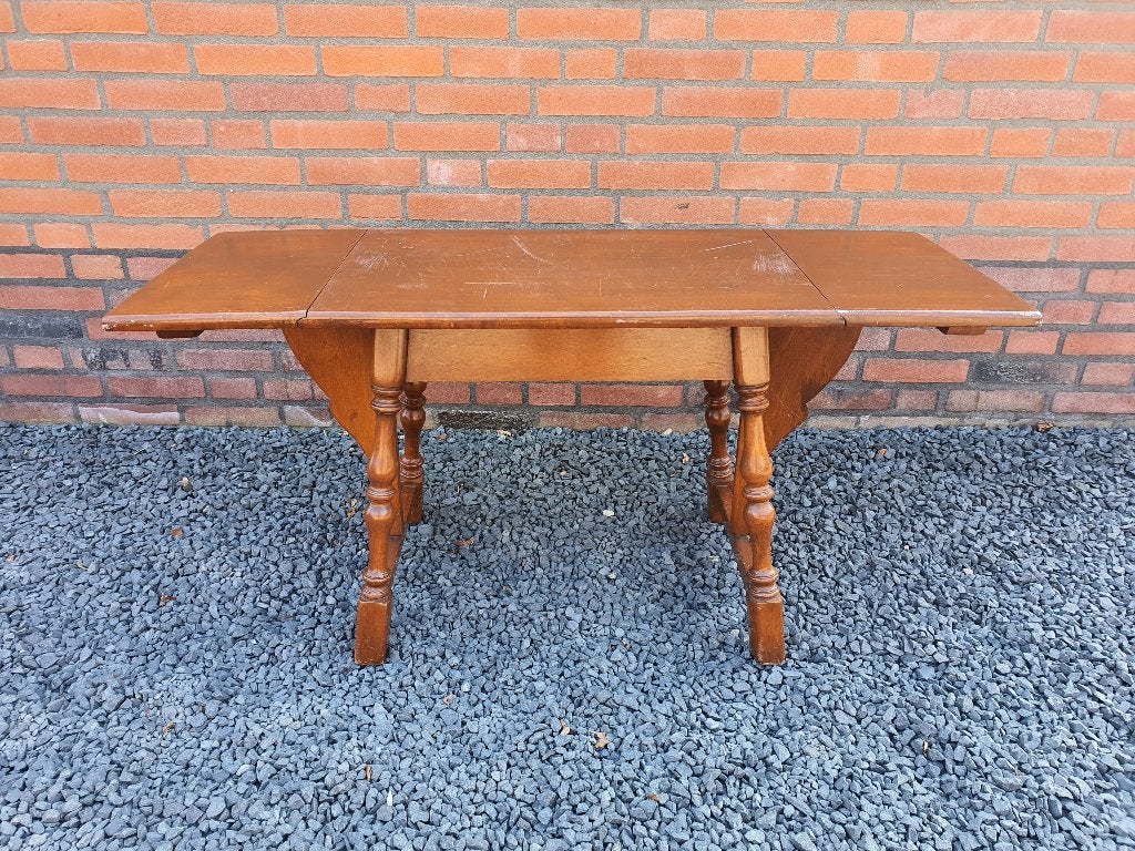 Vintage tafeltje, Huis en Inrichting, Tafels | Bijzettafels, Gebruikt, Vintage, 75 cm of meer, Rechthoekig