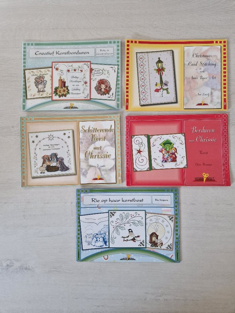 Boekjes Kerstkaarten Borduren 5 stuks, Hobby en Vrije tijd, Verzenden, Zo goed als nieuw