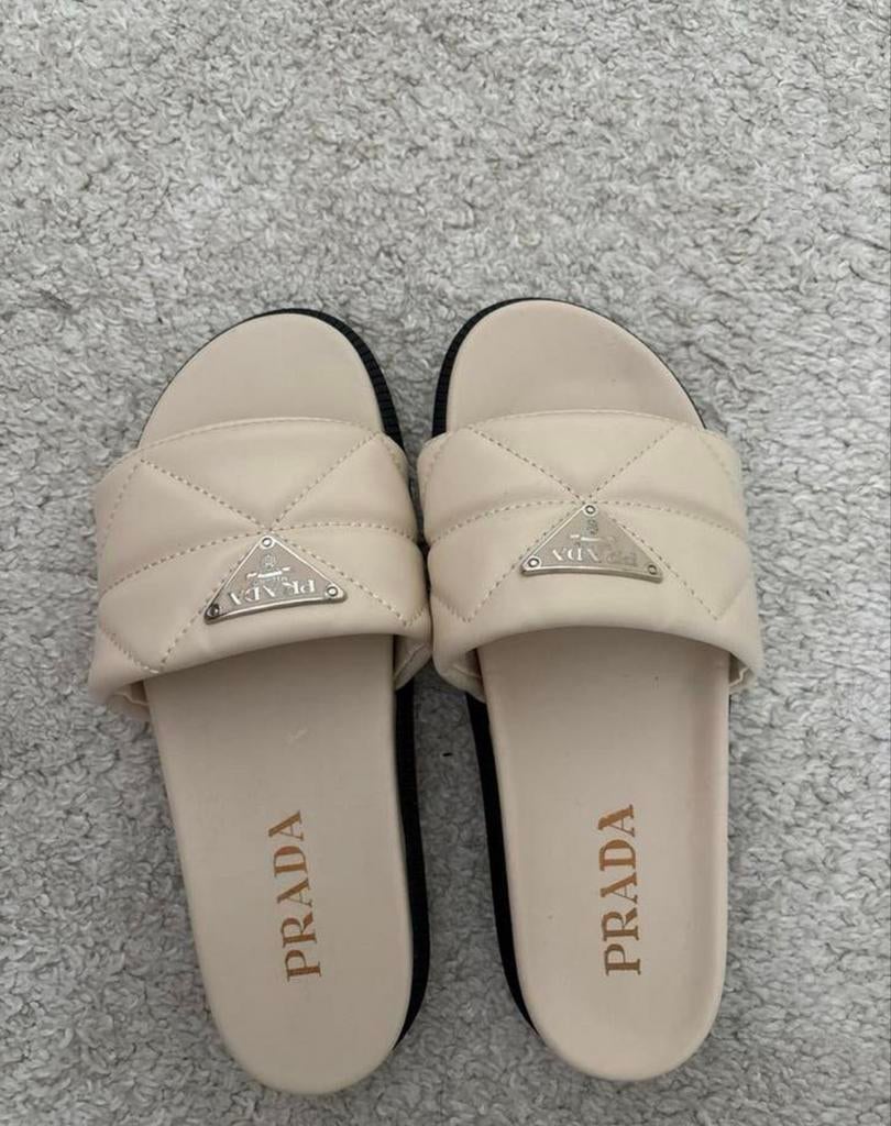 Prada slippers maat 39, Ophalen of Verzenden, Gedragen, Beige, Slippers