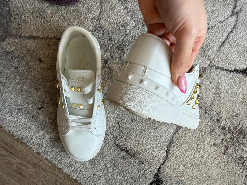 Valentino Garavani Rockstud Sneakers Wit Goud, Ophalen of Verzenden, Gedragen, Wit, Sneakers of Gympen