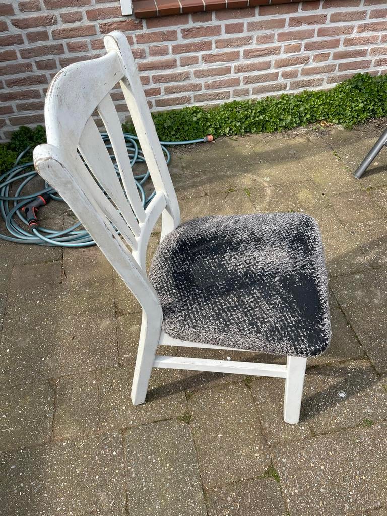 Gratis af te halen: 6 eetkamerstoelen (4 + 2 IKEA), Huis en Inrichting, Ophalen, Gebruikt, Wit, Vijf, Zes of meer stoelen