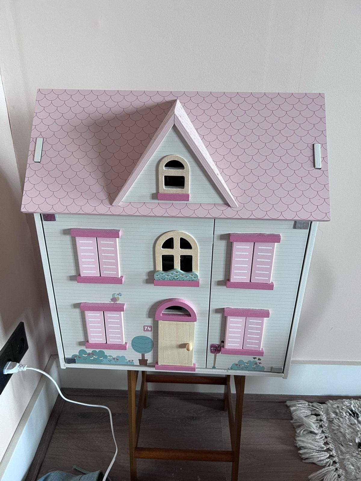 Houten Poppenhuis met Meubels en Poppetjes, Kinderen en Baby's, Speelgoed | Poppenhuizen, Ophalen, Zo goed als nieuw, Poppenhuis