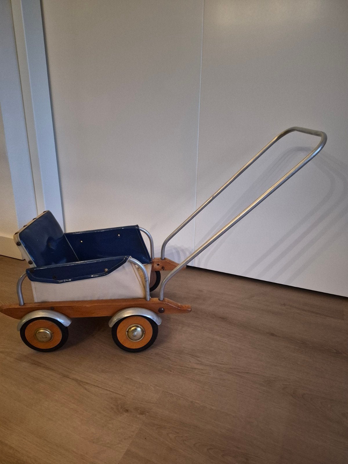 Vintage jaren '60 poppenwagentje met zeildoek bekleding, Antiek en Kunst, Antiek | Speelgoed, Ophalen