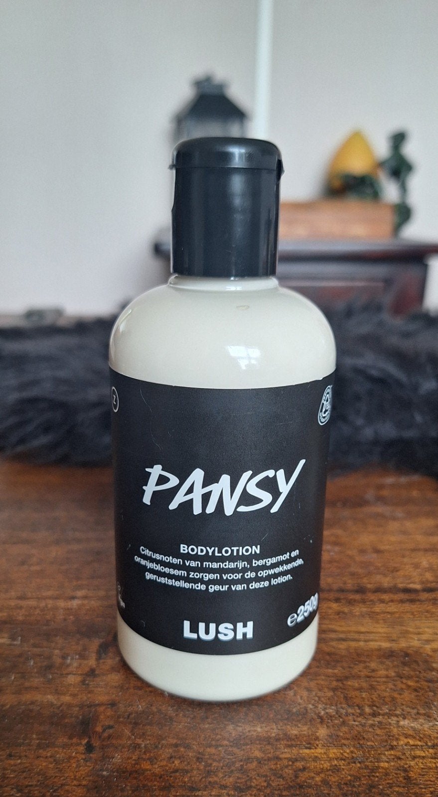 Lush Pansy Bodylotion 250 g, Verzenden, Nieuw, Bodylotion, Crème of Olie