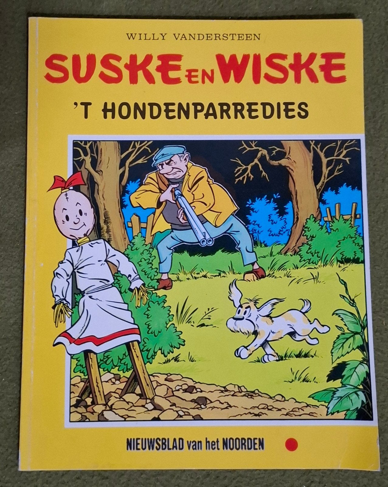 Suske en Wiske 't Hondenparredies / Groningse uitgave NvhN, Boeken, Eén stripboek, Ophalen of Verzenden, Gelezen, Willie Vandersteen