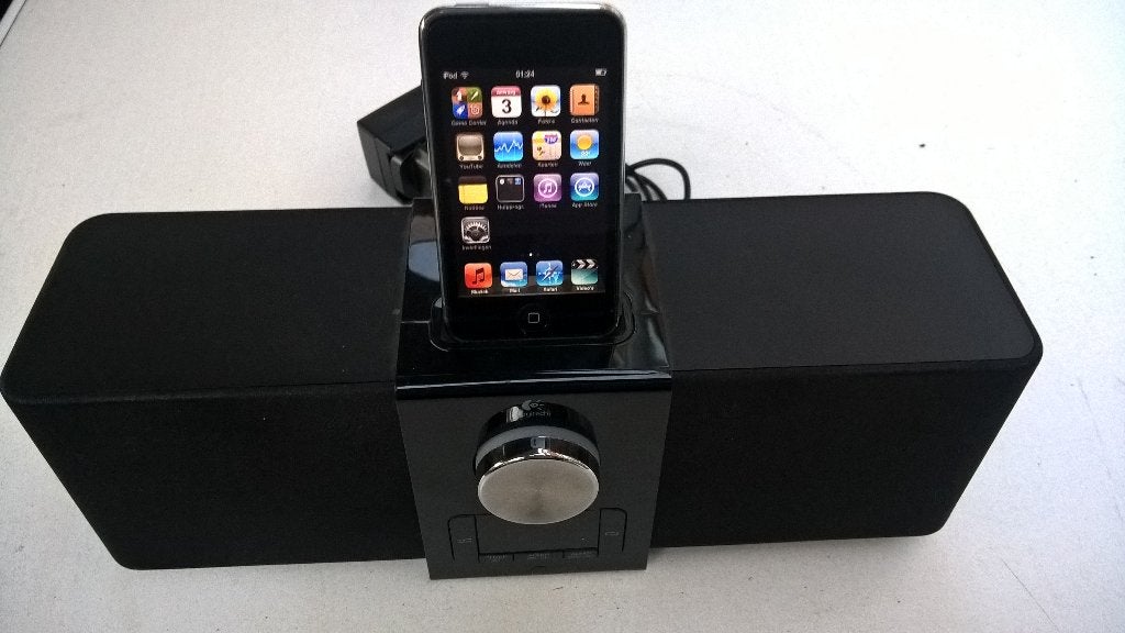 TE koop aangeboden mooi Ipod met speakers.doe gepast bod, Classic, Met radio, Zwart, Ophalen of Verzenden