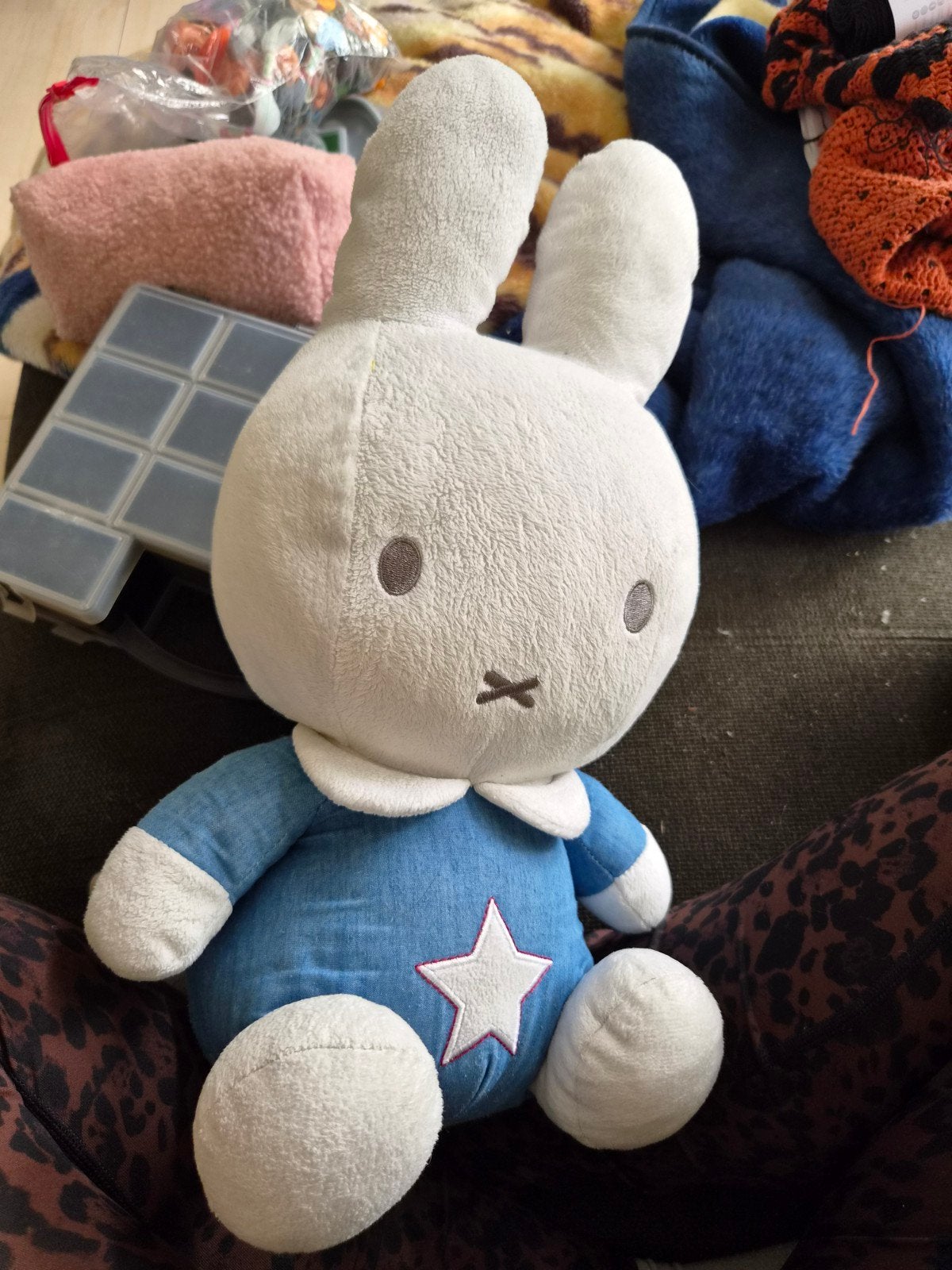 Nijntje knuffel 40 cm denim pakje met ster, Gebruikt, Konijn, Nijntje, Ophalen of Verzenden
