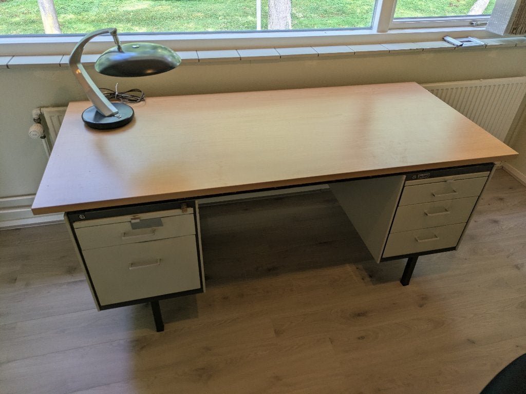 Gispen Bureau met klassieke bureaulamp, Huis en Inrichting, Bureaus, Ophalen, 160 cm, Gebruikt, Metaal