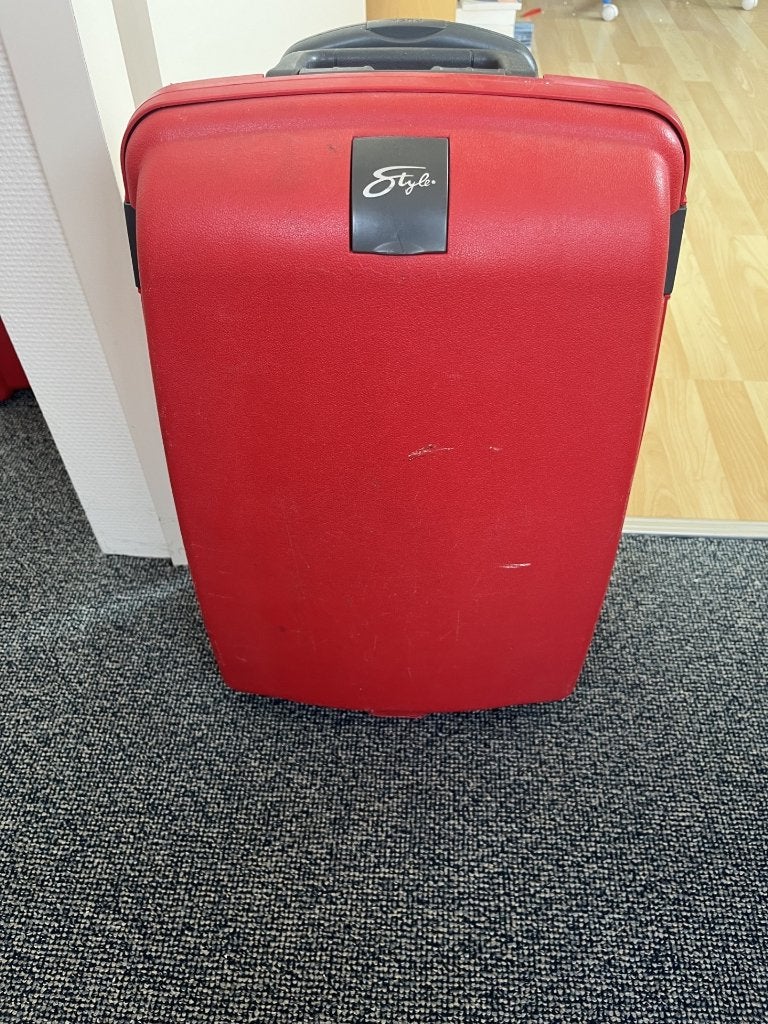 Rode koffer met slot en wieltjes, Gebruikt, 50 tot 60 cm, Hard kunststof, 35 tot 45 cm