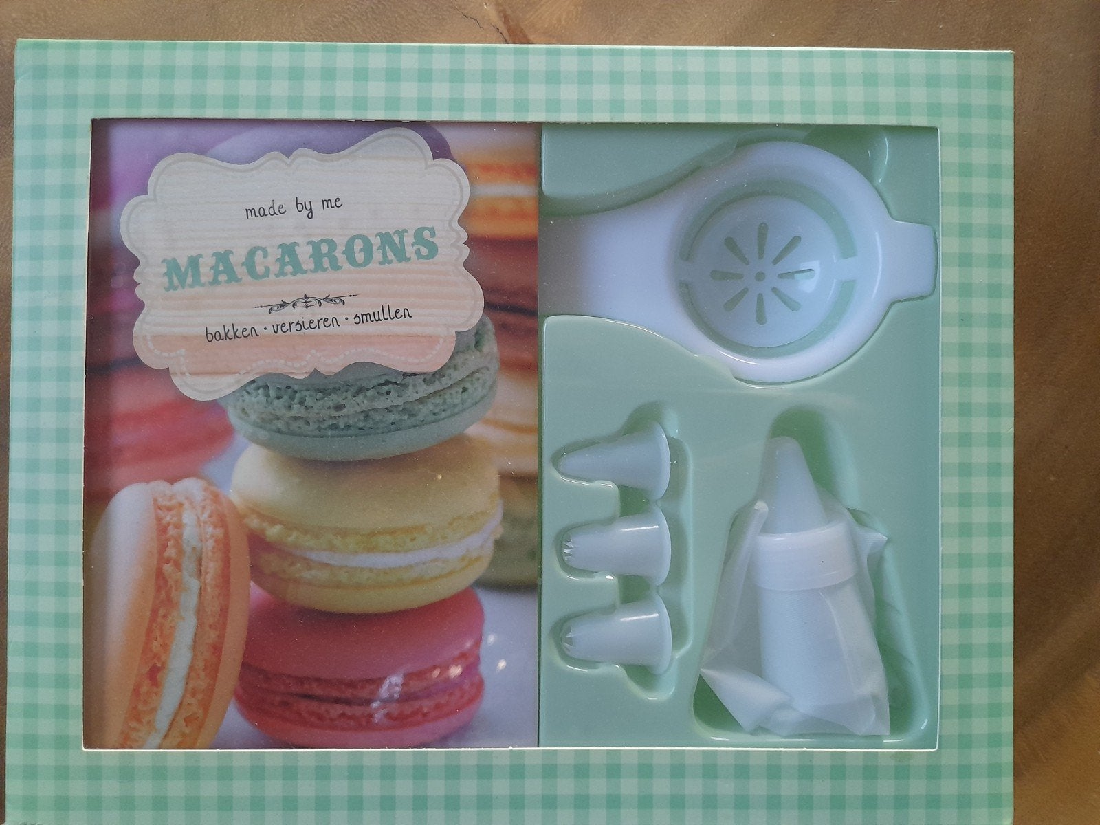 Geschenkset macarons, nieuw in gesloten verpakking, Boeken, Ophalen of Verzenden, Nieuw, Frankrijk, Taart, Gebak en Desserts