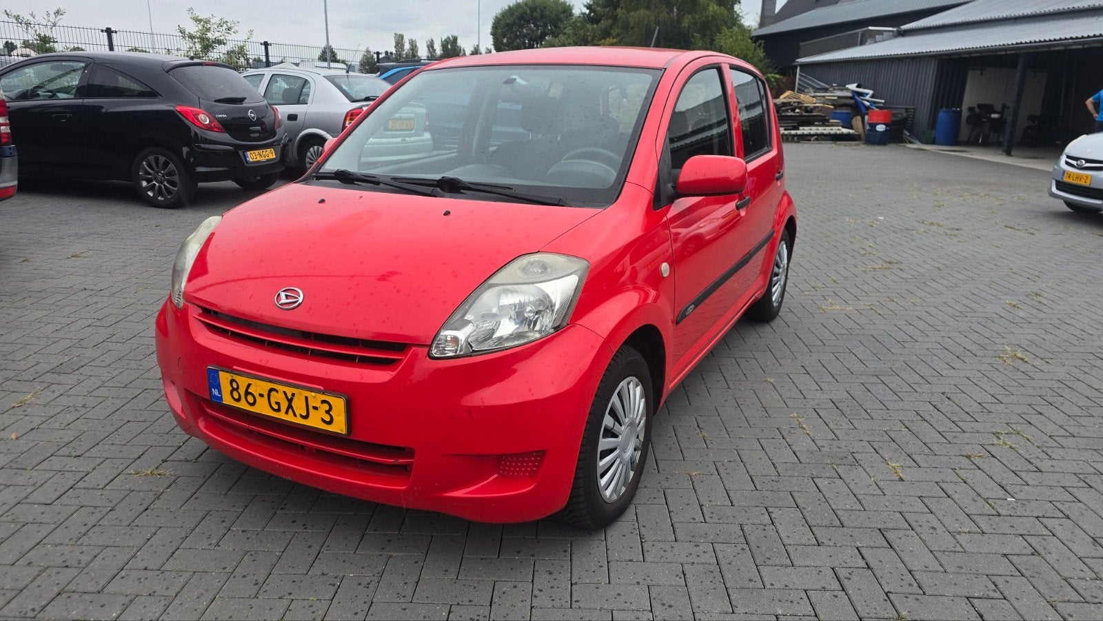 Daihatsu Sirion 1.3 2008 Rood, Auto's, Voorwielaandrijving, 31 €/maand, 4 cilinders, Bedrijf