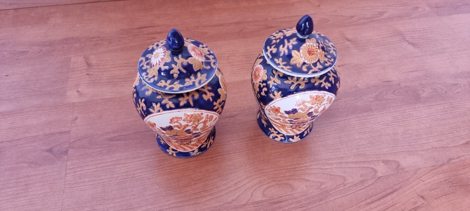 Paar Japanse Imari dekselvazen – blauw goud porselein, Ophalen of Verzenden