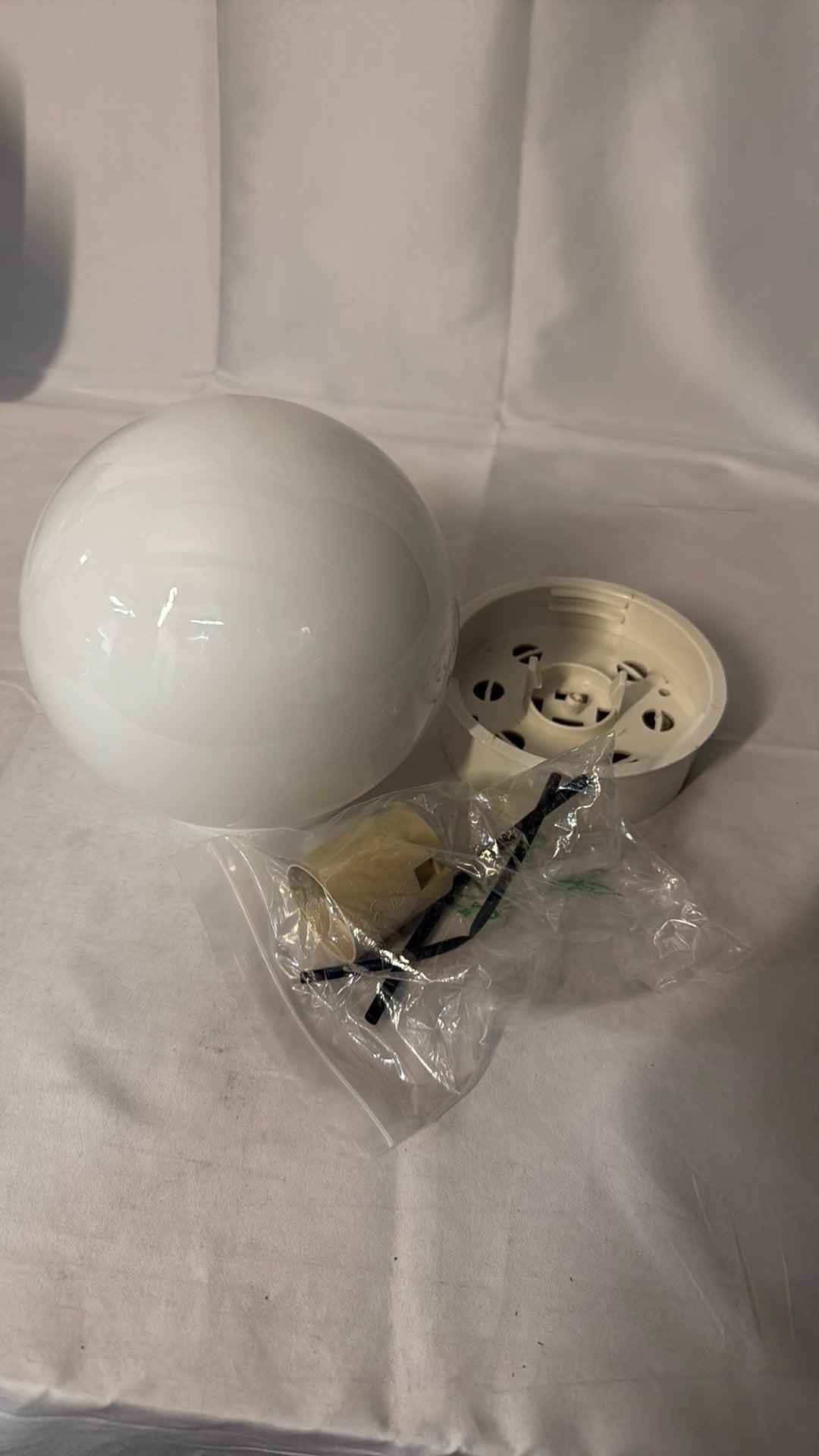 OK plafond lamp bol glas wit met fitting E27, Ophalen of Verzenden, Zo goed als nieuw, Glas